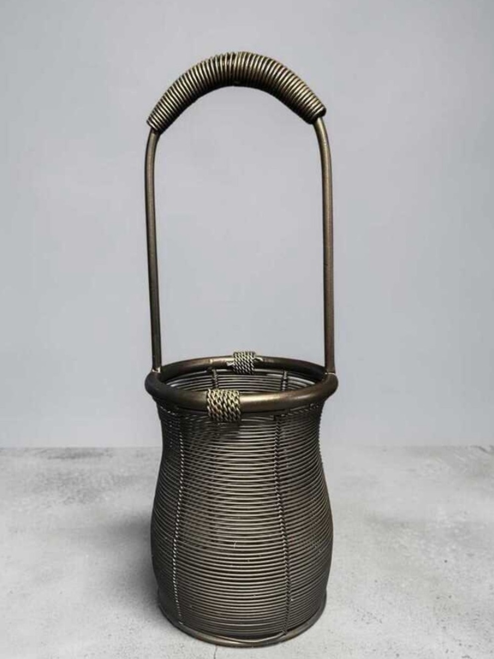 Vintage Woven Wire Basket With Handle, Wine Bottle Holder Caddy Farmhouse Decor